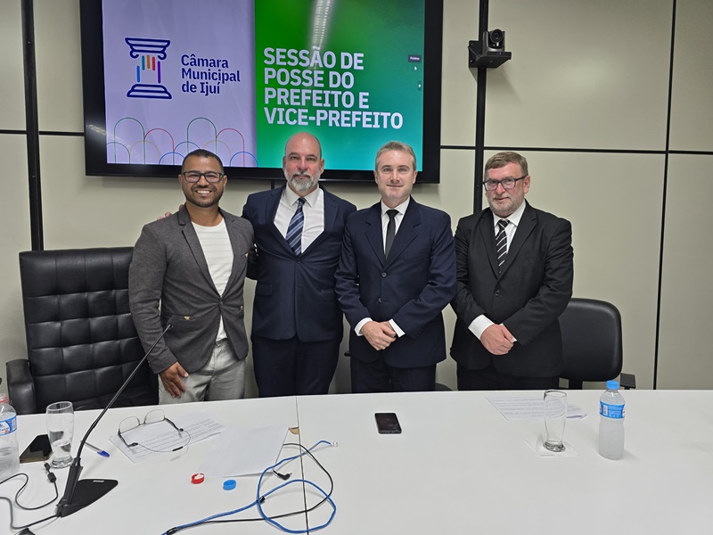 Paulo Braga, presidente Rodrigo Noronha, prefeito Andrei e vice Barriquello